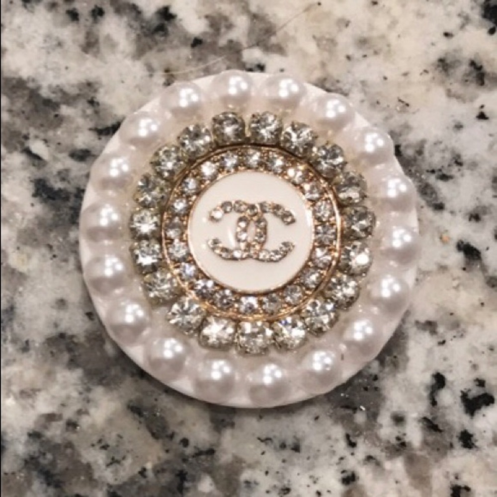 Designer inspired phone grip